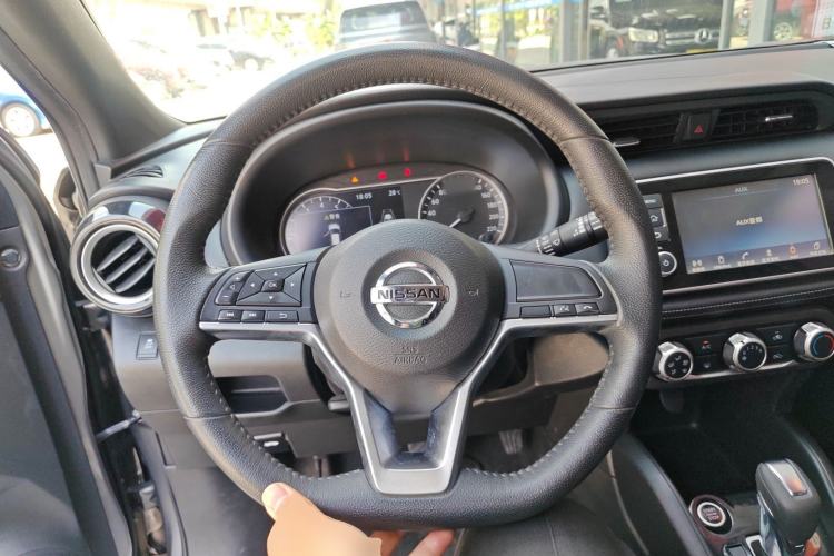 Used Nissan Kicks 2017 1.5L CVT Smart Edition Steering Wheel