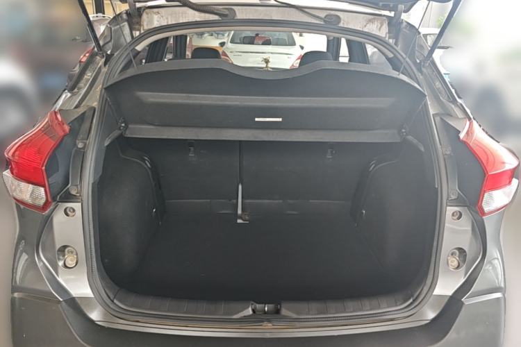 Used Nissan Kicks 2017 1.5L Manual Cool Dynamic Edition Trunk