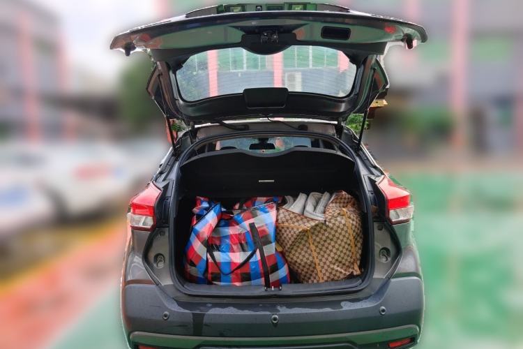 Used Nissan Kicks 2017 1.5L CVT Smart Drive Edition Trunk