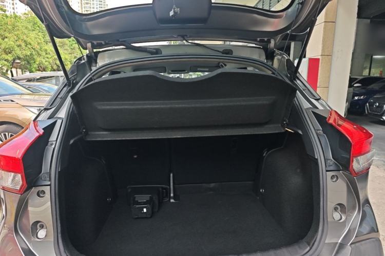 Used Nissan Kicks 2017 1.5L CVT Smart Drive Edition Trunk