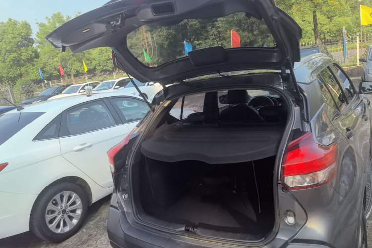 Used Nissan Kicks 2017 1.5L Manual Cool Dynamic Edition Trunk