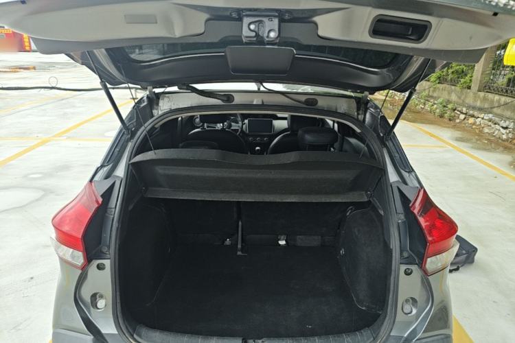 Used Nissan Kicks 2017 1.5L Manual Cool Dynamic Edition Trunk