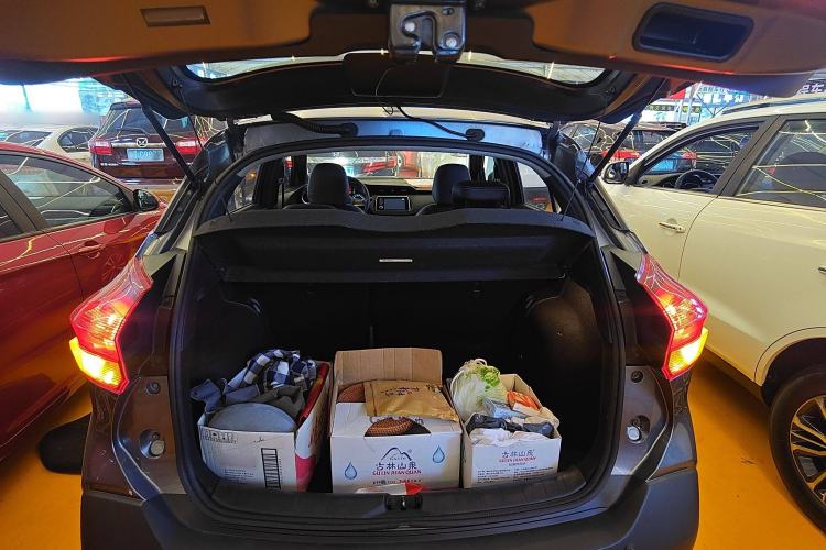 Used Nissan Kicks 2017 1.5L CVT Smart Drive Edition Trunk
