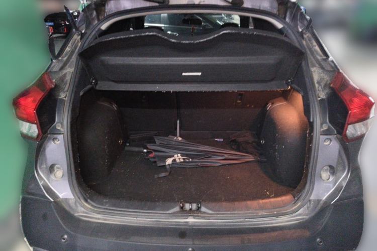 Used Nissan Kicks 2017 1.5L CVT Smart Drive Edition Trunk