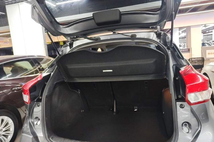 Used Nissan Kicks 2017 1.5L CVT Cool Enjoy Edition Trunk