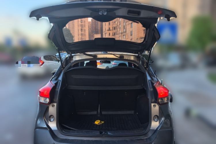 Used Nissan Kicks 2017 1.5L CVT Smart Drive Edition Trunk