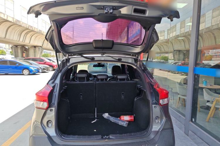 Used Nissan Kicks 2017 1.5L CVT Smart Edition Trunk