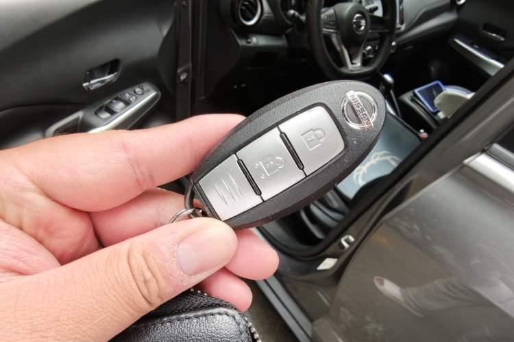 Used Nissan Kicks 2017 1.5L CVT Smart Drive Edition Vehicle Key