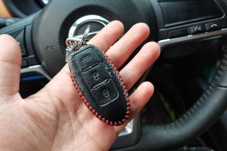 Used Nissan Kicks 2017 1.5L CVT Smart Drive Edition Vehicle Key