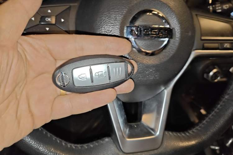 Used Nissan Kicks 2017 1.5L CVT Smart Drive Edition Vehicle Key