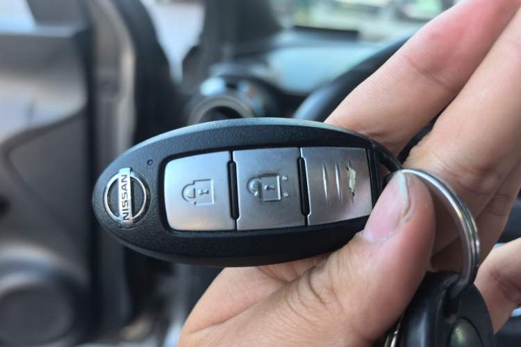 Used Nissan Kicks 2017 1.5L CVT Smart Drive Edition Vehicle Key