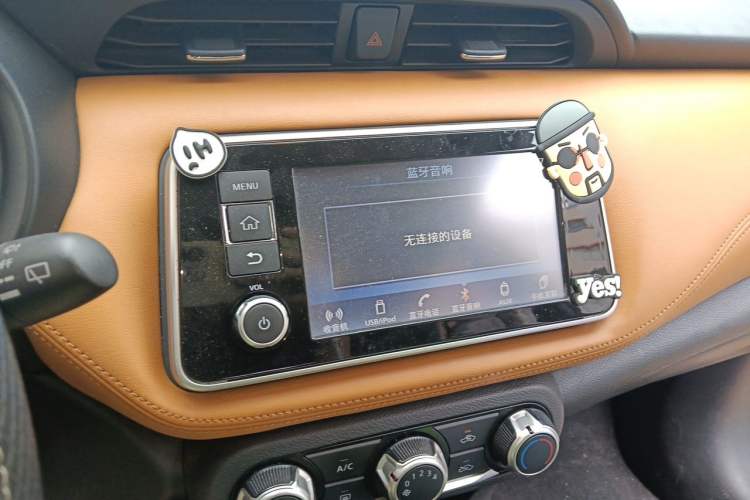 Used Nissan Kicks 2017 1.5L CVT Smart Drive Edition Audio And AC Panel