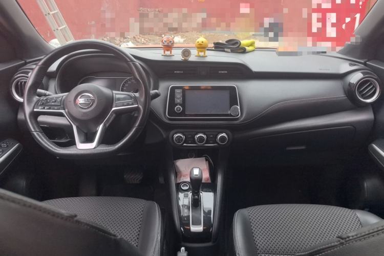 Used Nissan Kicks 2017 1.5L CVT Smart Drive Edition Center Console