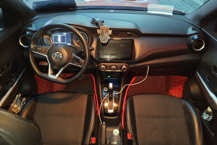 Used Nissan Kicks 2017 1.5L CVT Smart Drive Edition Center Console