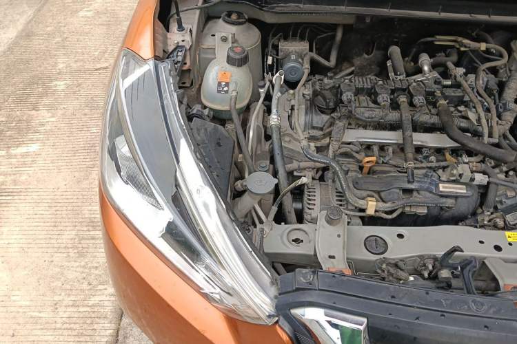Used Nissan Kicks 2017 1.5L CVT Smart Drive Edition Engine Bay Right