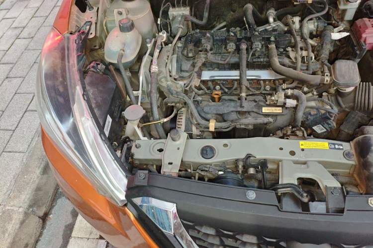 Used Nissan Kicks 2017 1.5L CVT Smart Drive Edition Engine Bay Right
