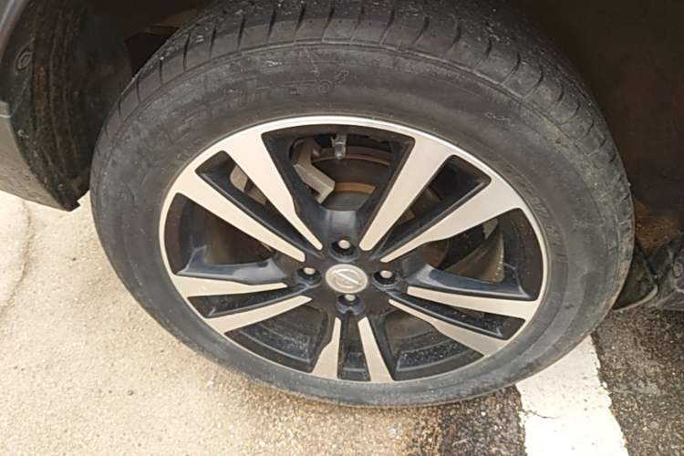 Used Nissan Kicks 2017 1.5L CVT Smart Drive Edition Exterior 5