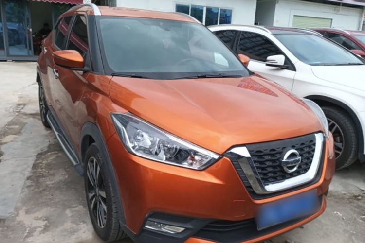 Used Nissan Kicks 2017 1.5L CVT Smart Drive Edition Front Right 45 Deg