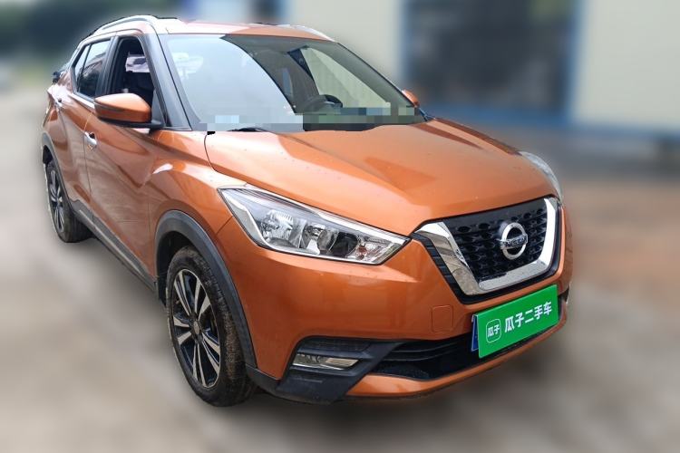 Used Nissan Kicks 2017 1.5L CVT Smart Drive Edition Front Right 45 Deg