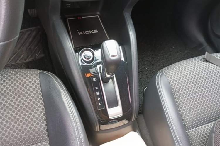 Used Nissan Kicks 2017 1.5L CVT Smart Drive Edition Gear Lever