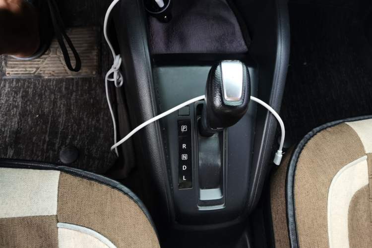 Used Nissan Kicks 2017 1.5L CVT Cool Enjoy Edition Gear Lever