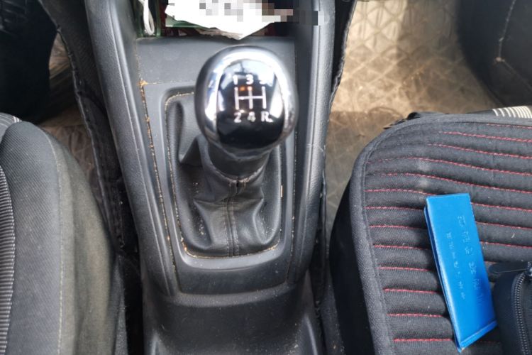 Used Nissan Kicks 2017 1.5L Manual Cool Dynamic Edition Gear Lever