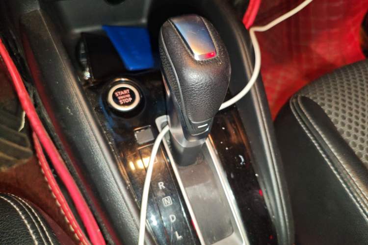 Used Nissan Kicks 2017 1.5L CVT Smart Drive Edition Gear Lever