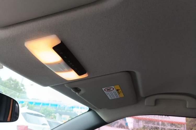 Used Nissan Kicks 2017 1.5L CVT Smart Drive Edition Headliner