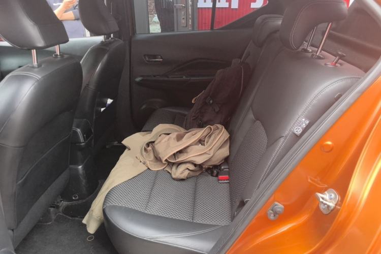 Used Nissan Kicks 2017 1.5L CVT Smart Drive Edition Left Rear Seat