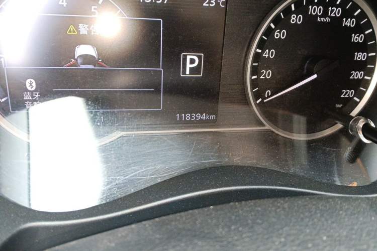 Used Nissan Kicks 2017 1.5L CVT Smart Drive Edition Odometer Close Up