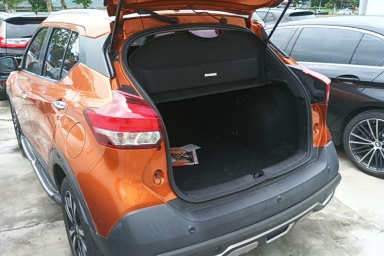 Used Nissan Kicks 2017 1.5L CVT Smart Drive Edition Rear Left 45 Deg