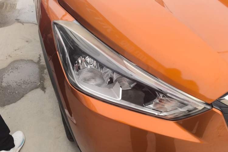 Used Nissan Kicks 2017 1.5L CVT Smart Drive Edition Right Front Headlight