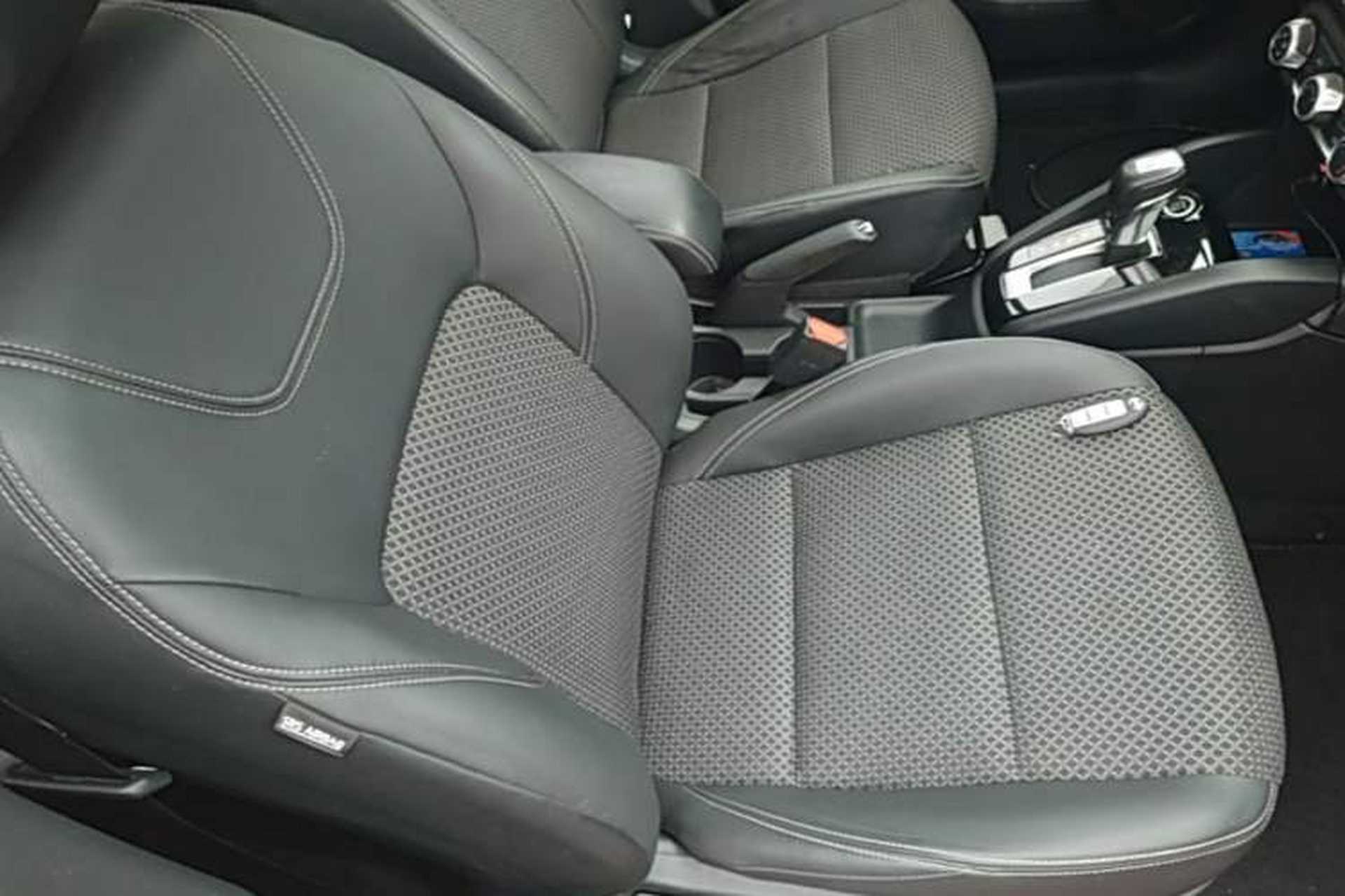 Used Nissan Kicks 2017 1.5L CVT Smart Drive Edition Right Front Seat