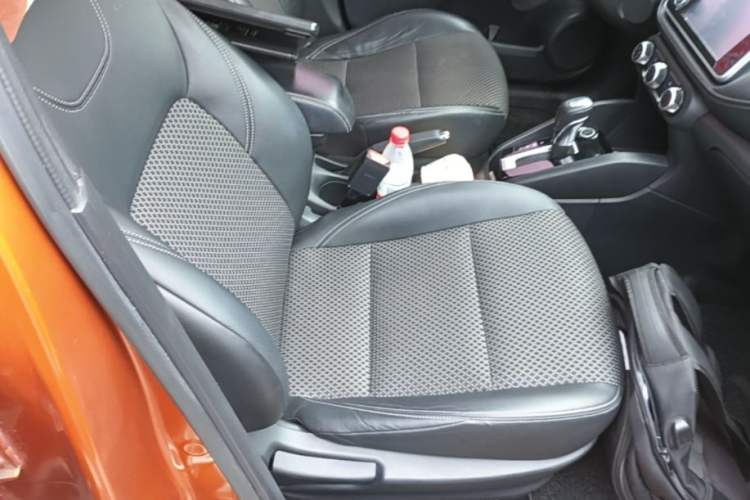 Used Nissan Kicks 2017 1.5L CVT Smart Drive Edition Right Front Seat