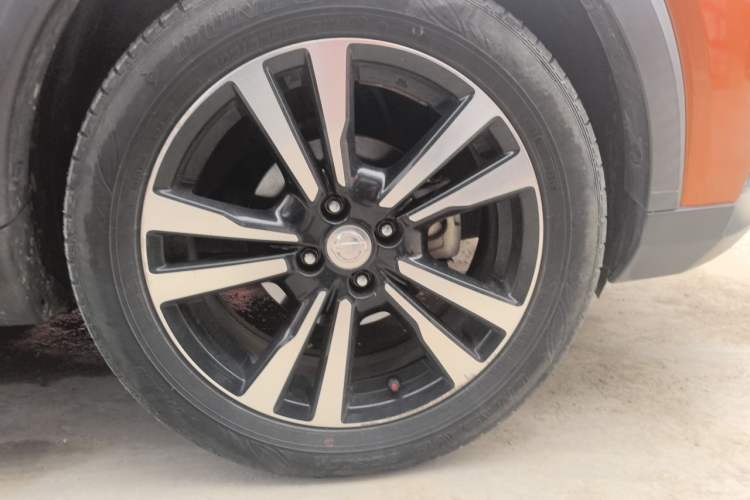 Used Nissan Kicks 2017 1.5L CVT Smart Drive Edition Right Front Wheel Hub
