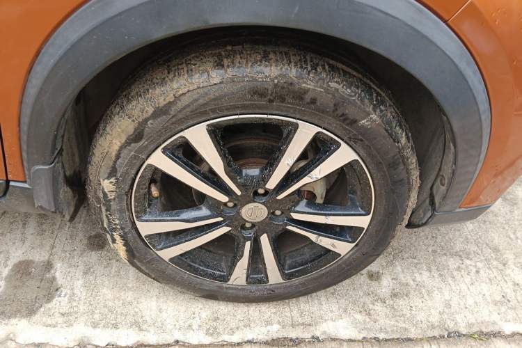 Used Nissan Kicks 2017 1.5L CVT Smart Drive Edition Right Front Wheel Hub