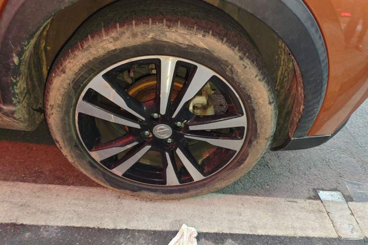 Used Nissan Kicks 2017 1.5L CVT Smart Drive Edition Right Front Wheel Hub