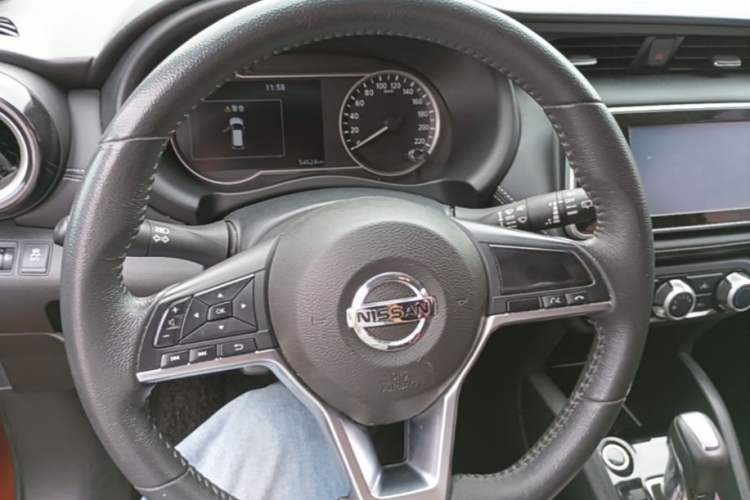 Used Nissan Kicks 2017 1.5L CVT Smart Drive Edition Steering Wheel