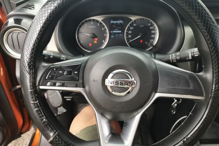 Used Nissan Kicks 2017 1.5L CVT Cool Enjoy Edition Steering Wheel