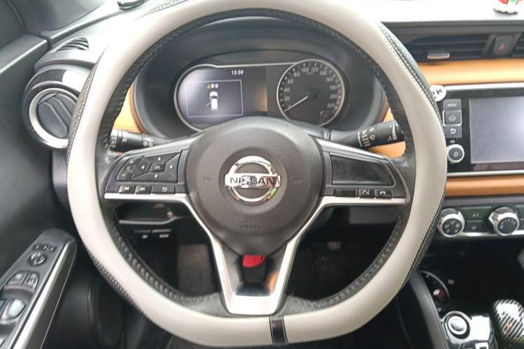 Used Nissan Kicks 2017 1.5L CVT Smart Drive Edition Steering Wheel