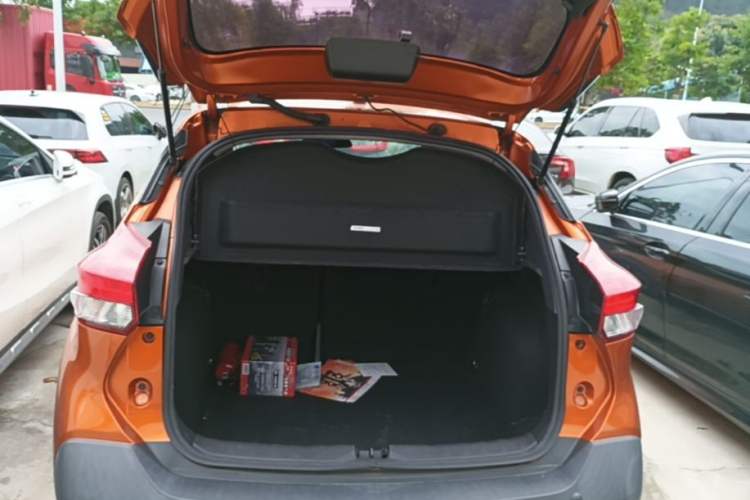 Used Nissan Kicks 2017 1.5L CVT Smart Drive Edition Trunk