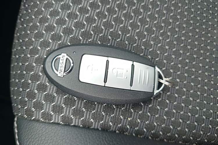 Used Nissan Kicks 2017 1.5L CVT Smart Drive Edition Vehicle Key
