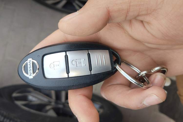 Used Nissan Kicks 2017 1.5L CVT Smart Drive Edition Vehicle Key