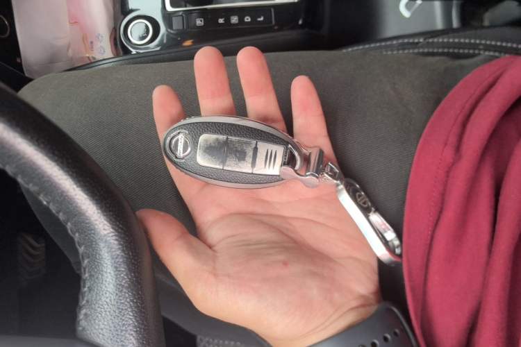 Used Nissan Kicks 2017 1.5L CVT Smart Drive Edition Vehicle Key