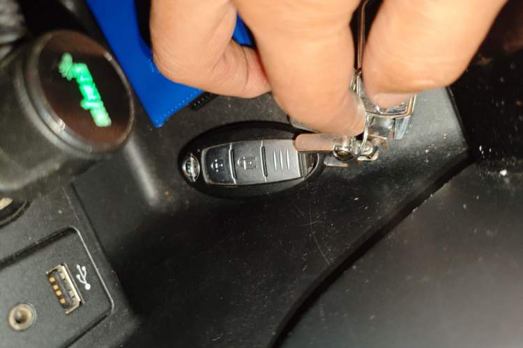 Used Nissan Kicks 2017 1.5L CVT Smart Drive Edition Vehicle Key
