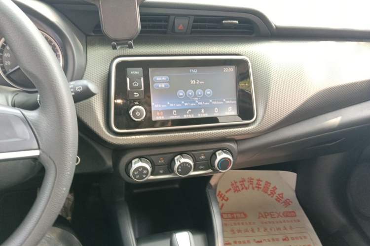 Used Nissan Kicks 2017 1.5L CVT Cool Enjoy Edition Audio And AC Panel