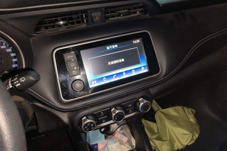Used Nissan Kicks 2017 1.5L CVT Smart Drive Edition Audio And AC Panel
