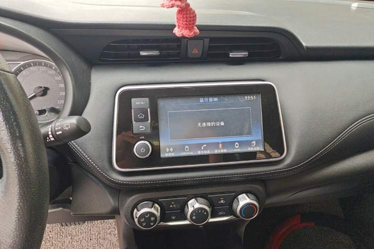 Used Nissan Kicks 2017 1.5L CVT Smart Drive Edition Audio And AC Panel