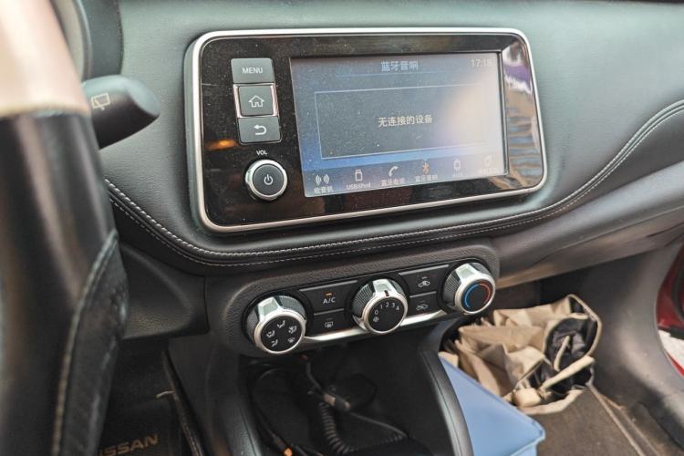 Used Nissan Kicks 2017 1.5L CVT Smart Drive Edition Audio And AC Panel