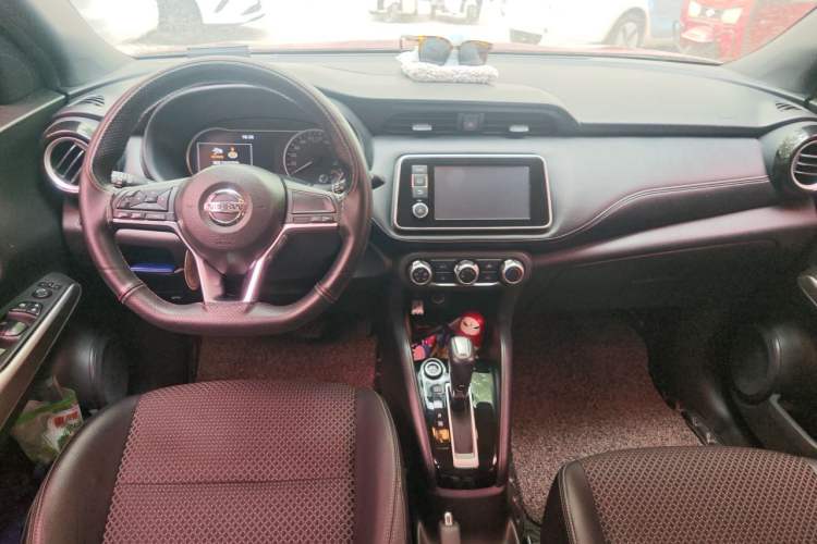 Used Nissan Kicks 2017 1.5L CVT Smart Drive Edition Center Console
